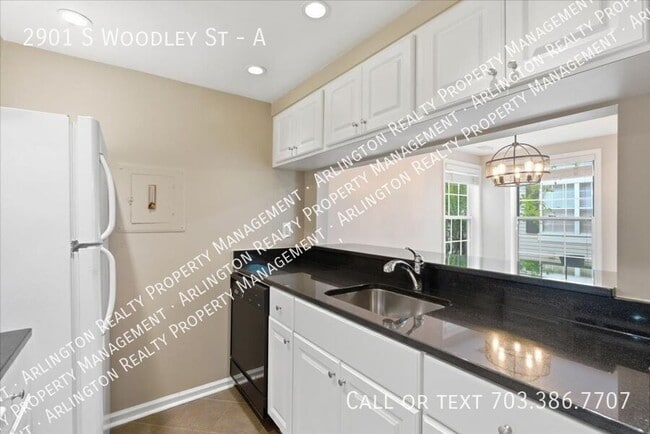 Building Photo - 2901 S Woodley St