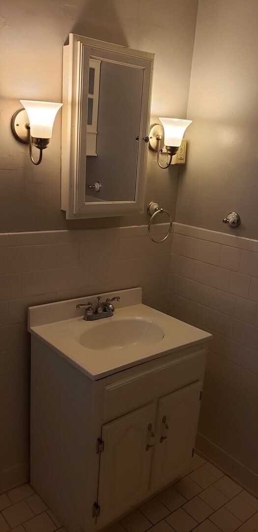 Building Photo - Spacious Tudor-style home in Woodridge DC convenient to Catholic U & Brookland Metro