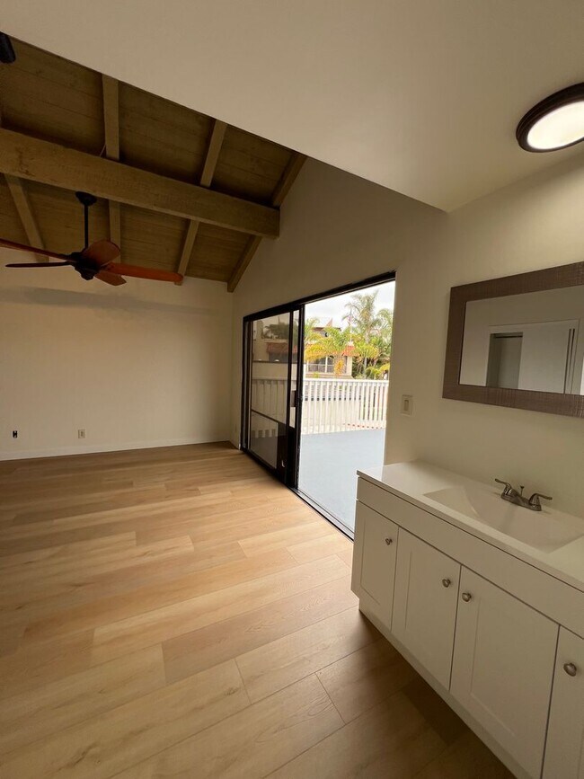 Building Photo - Beachside Living on Balboa Peninsula - Com...