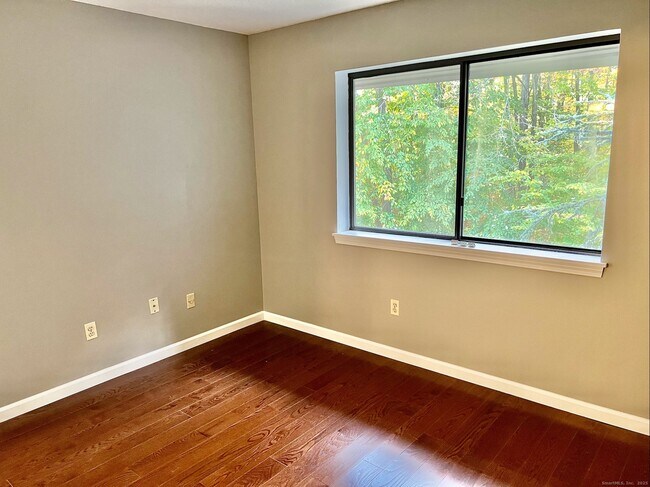 Building Photo - 308 Conestoga Way