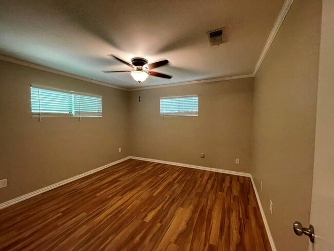 Building Photo - 6211 Chesterfield Ave