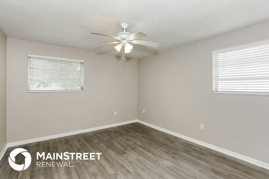 Building Photo - 381 NE 164th St