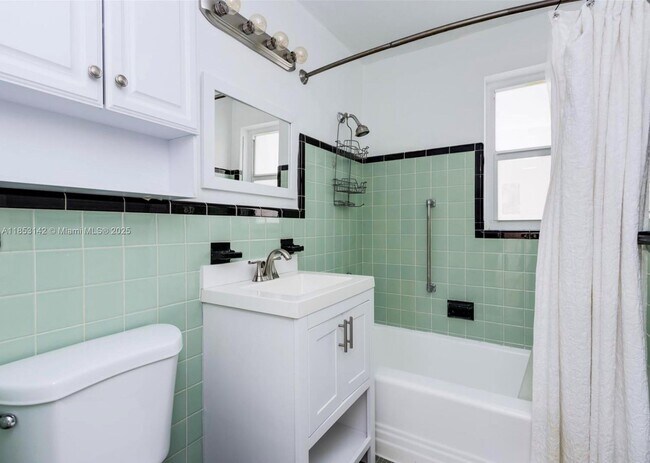 Building Photo - 723 NE 91st St