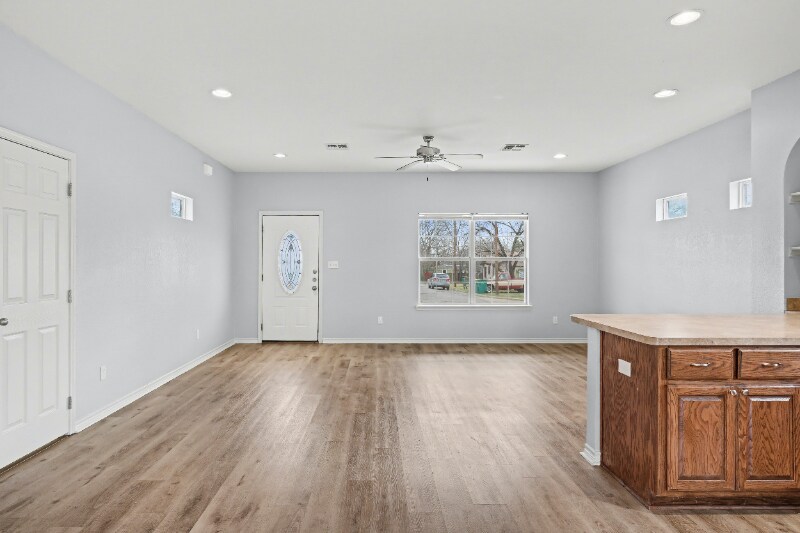 Building Photo - 1124 N Penelope St