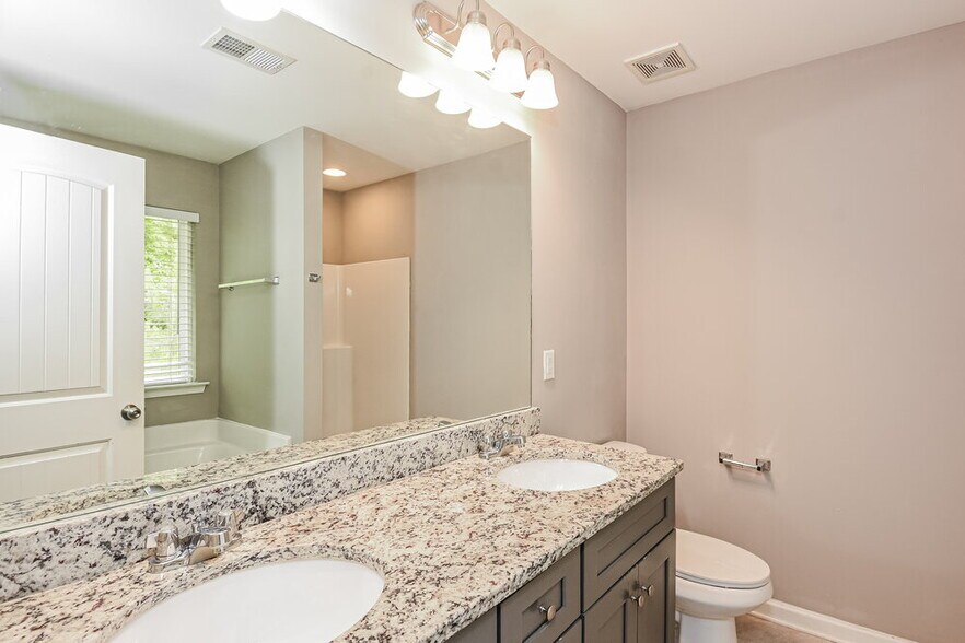 Building Photo - 466 Fieldcrest Dr