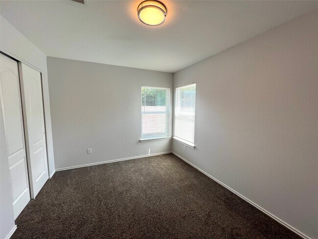 Building Photo - 2423 Glen Field Dr