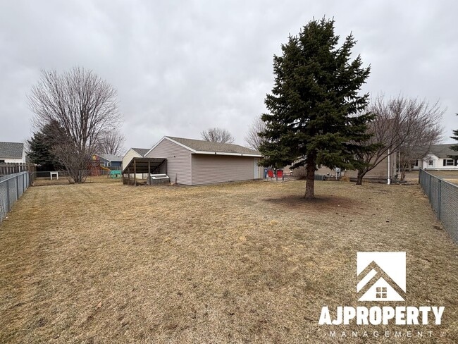 Building Photo - 809 E Presentation St