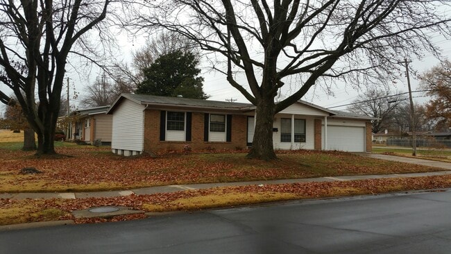 Building Photo - 1605 Loveland Dr