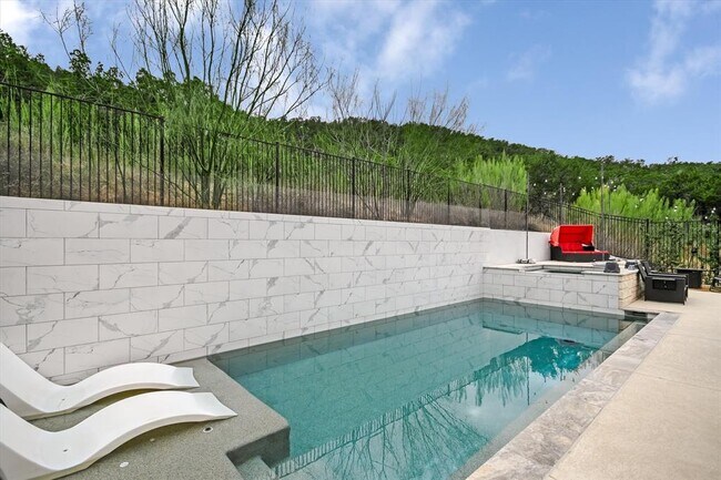 Building Photo - 501 Anfield Cir