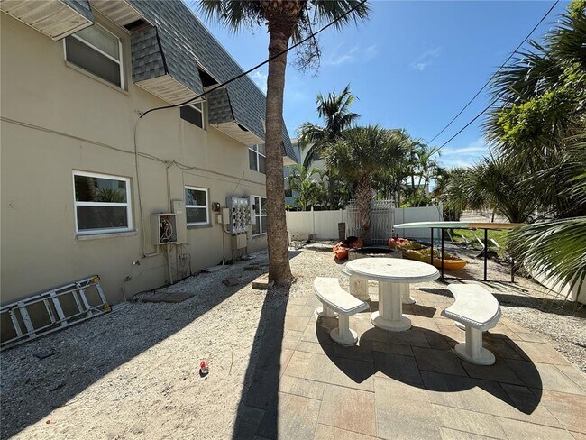 Building Photo - 14120 Palm St