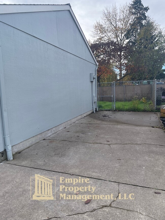 Building Photo - 3819 Dove Ln