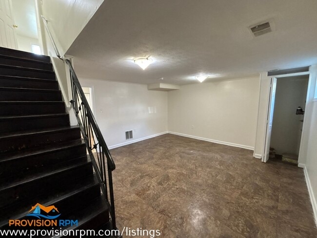 Building Photo - 5138 Clacton Ave