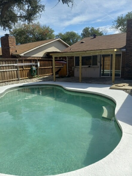 Building Photo - 5208 Pruitt Dr