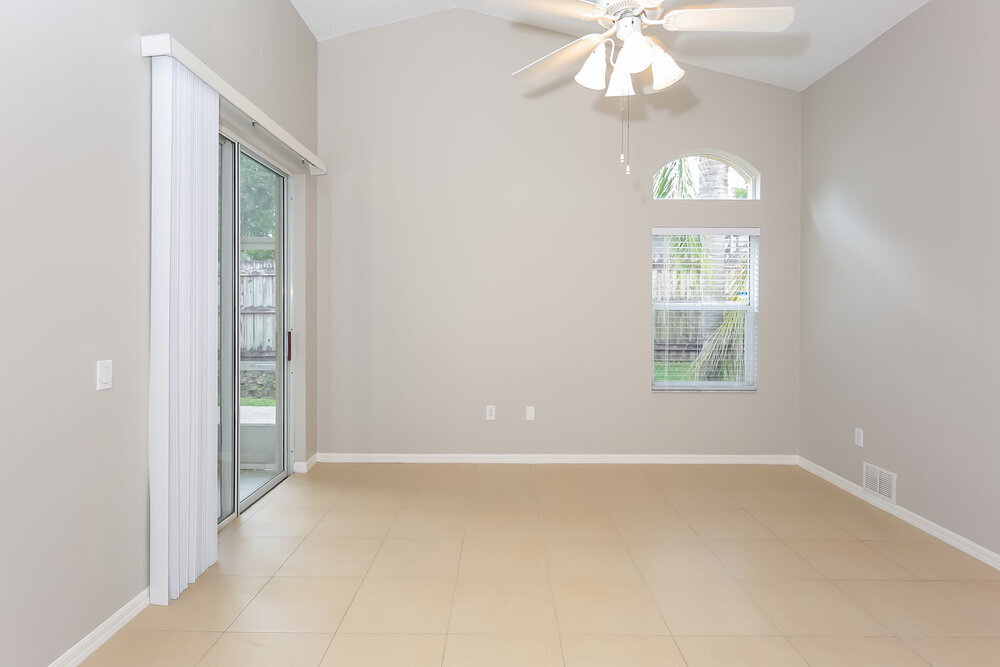 Building Photo - 402 Sangria Dr