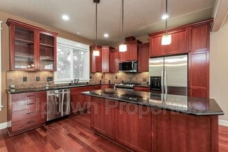 Building Photo - 9408 SE Causey Ave