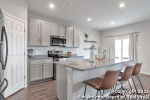 Building Photo - 610 Pleasanton Way