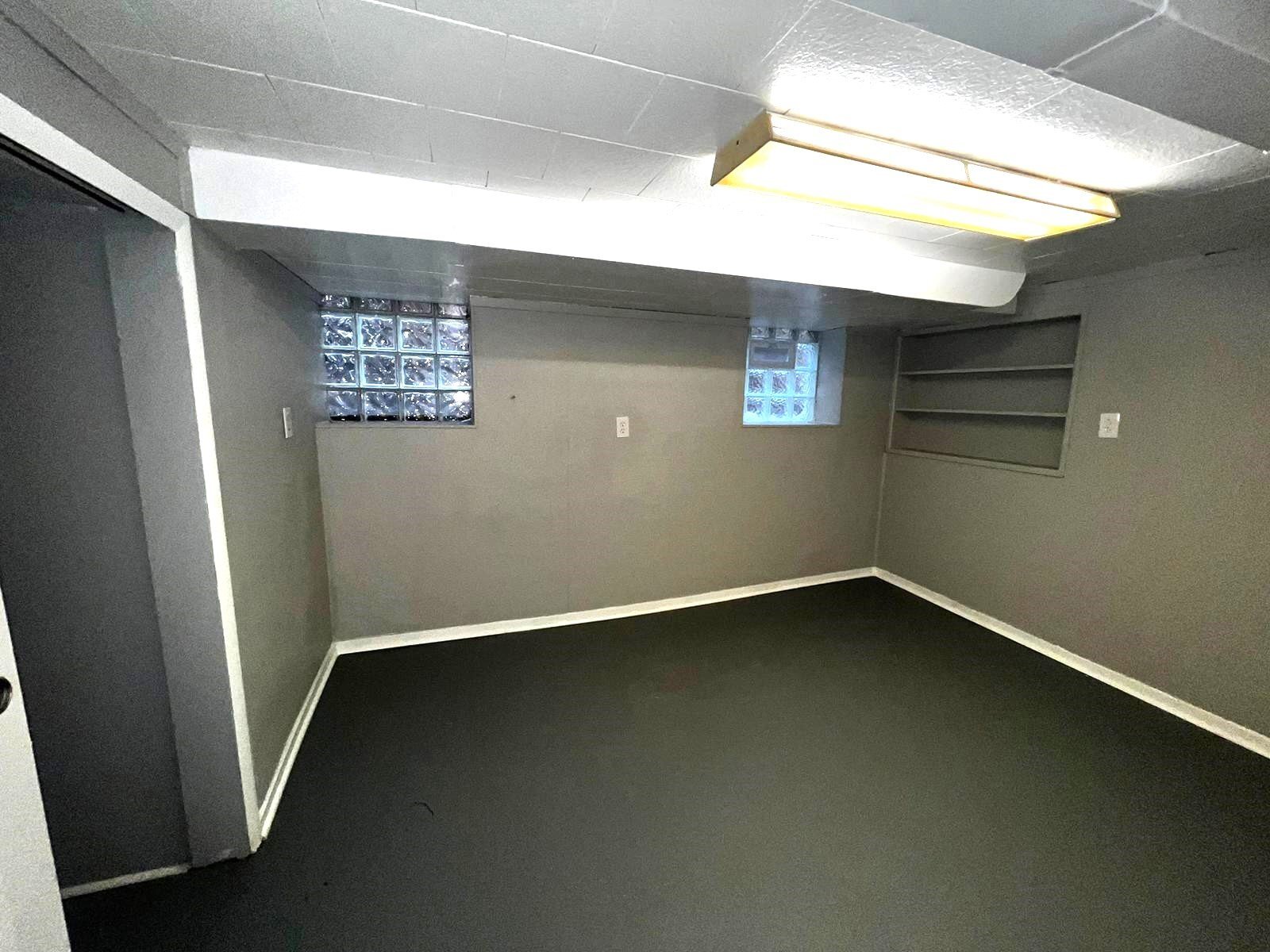 Building Photo - 10655 S Hoxie Ave