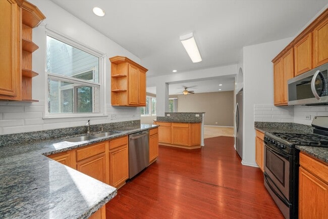 Building Photo - 3251 Thunderbird Ct E