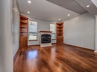 Building Photo - 204 S Riverside Dr