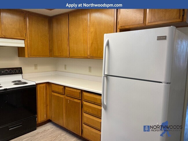 Building Photo - Very Nice 2 Bedroom 1 Bath Condo-Located i...