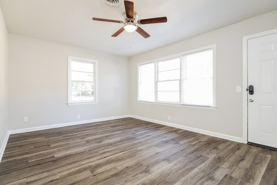 Building Photo - 917 Patricia Dr