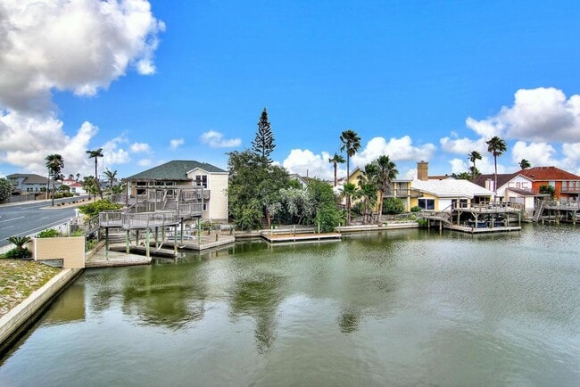 Building Photo - 15302 Bonasse Ct