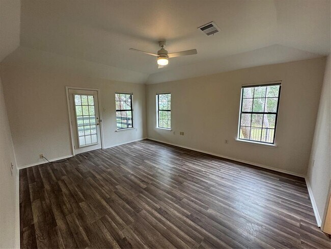 Building Photo - 301 Mesa Dr