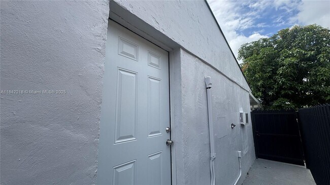 Primary Photo - 2731 NW 100th St
