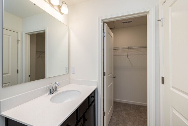 Building Photo - Charming 3-Bedroom End Unit Townhome Near Jack Alexander Blvd - MOVE IN SPECIAL