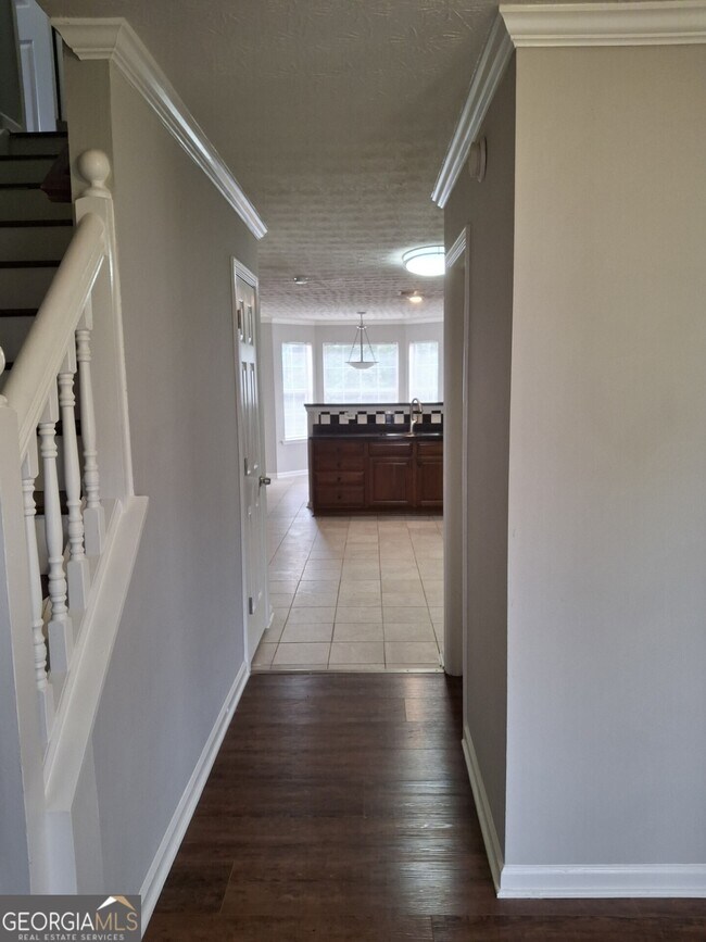 Building Photo - 235 Vaness Dr