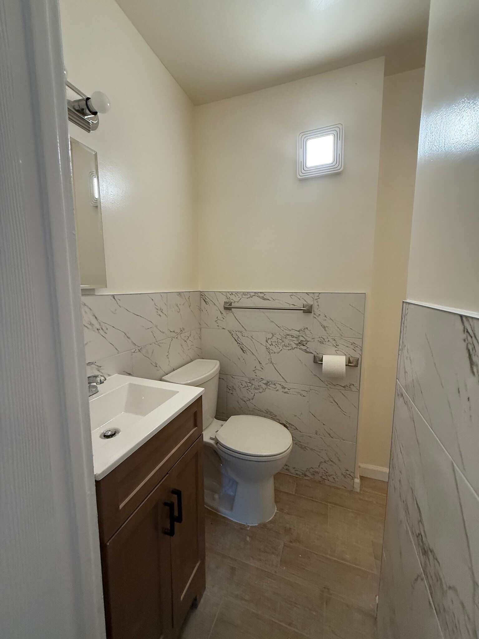 Building Photo - 2470 Batchelder St