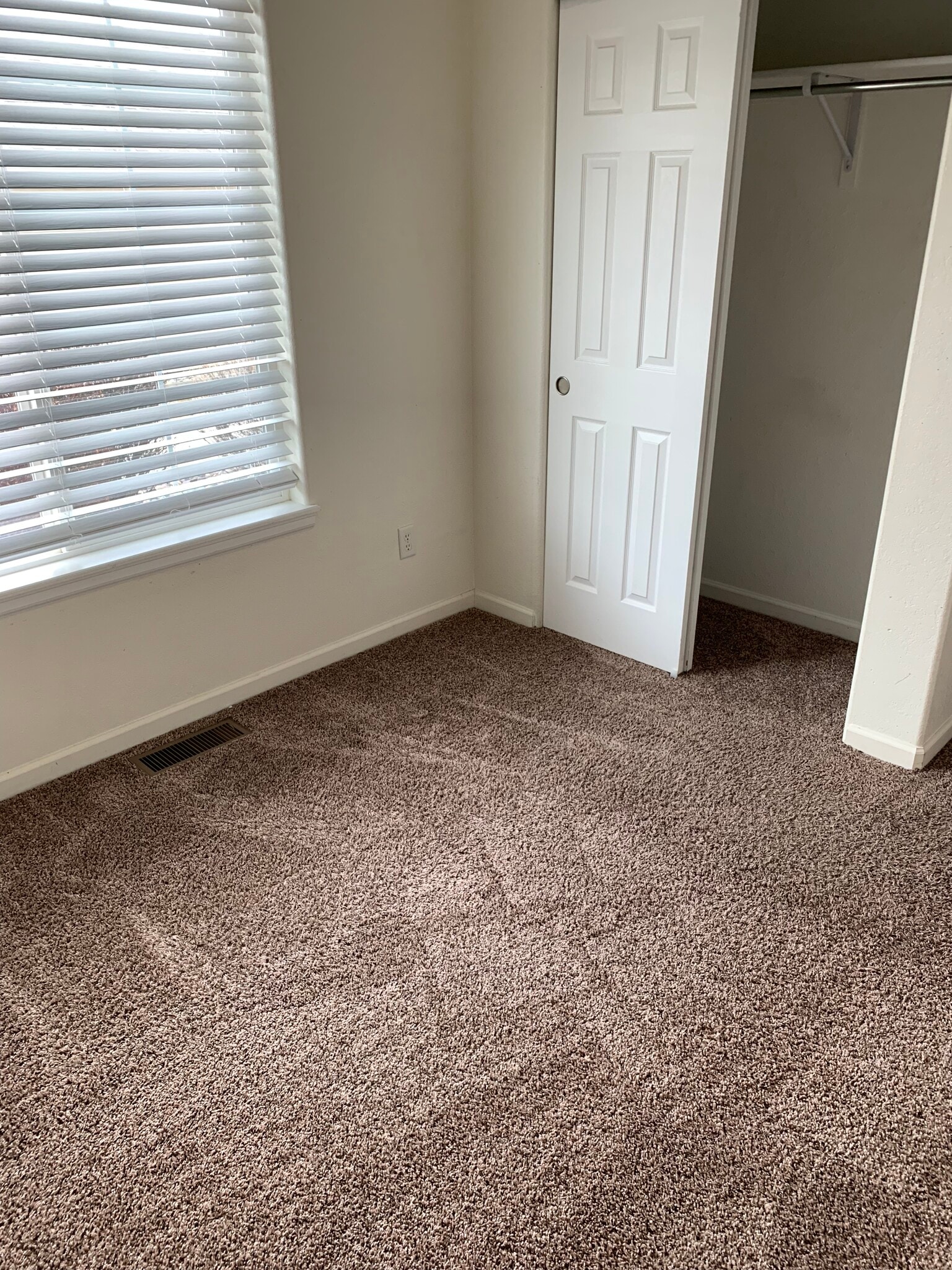 Building Photo - 2464 Thunder Mountain Dr