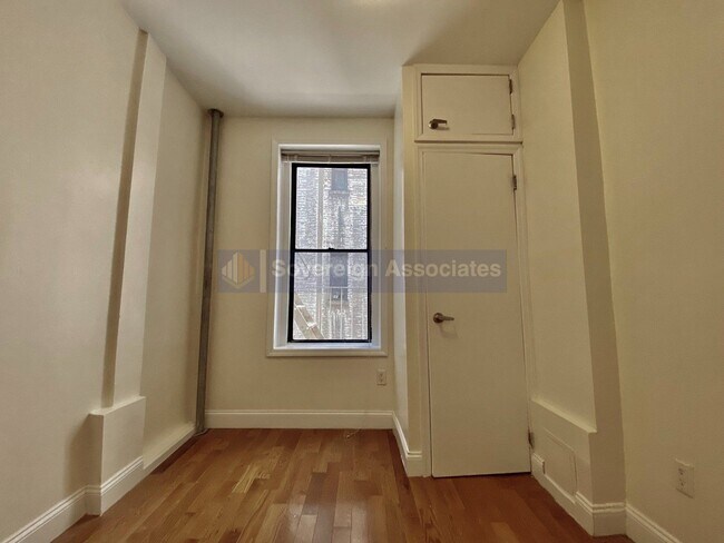 Building Photo - 12 Pinehurst Ave