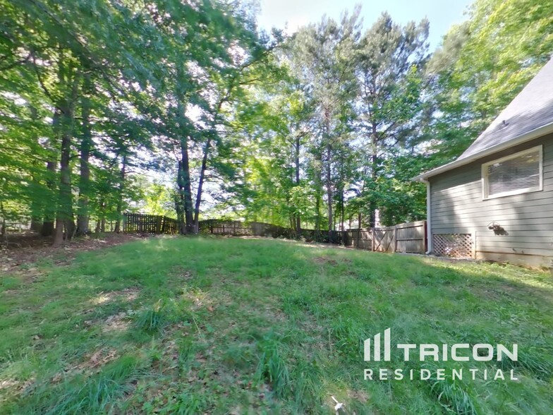 Building Photo - 34 Yellowstone Dr