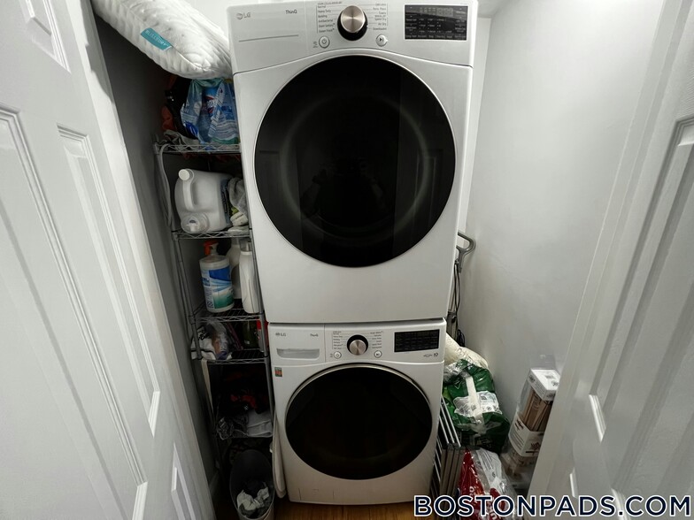 Building Photo - 372 Oxford St