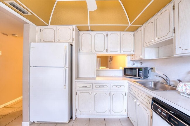 Building Photo - 4700 Washington St