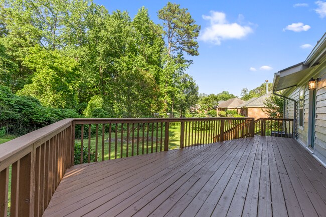 Building Photo - 240 N Cedarbrook Dr