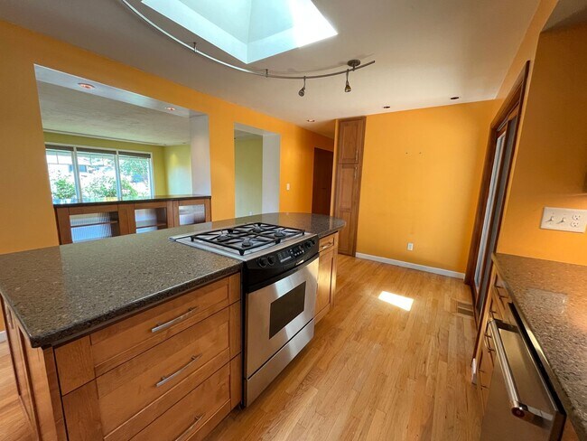 Building Photo - Amazing NE Portland 4Bd + 3Ba ~ House Sola...