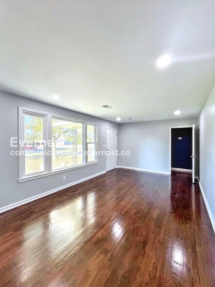 Building Photo - 818 W Old Hickory Blvd