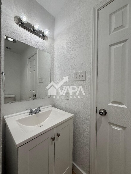 Building Photo - 4210 Sunrise Creek Dr