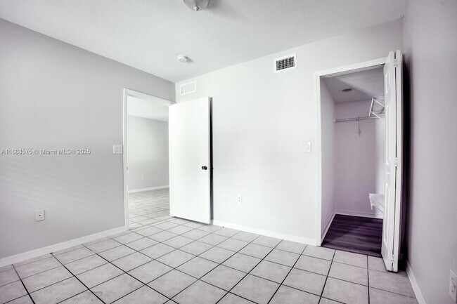 Building Photo - 3398 NE 9th Dr