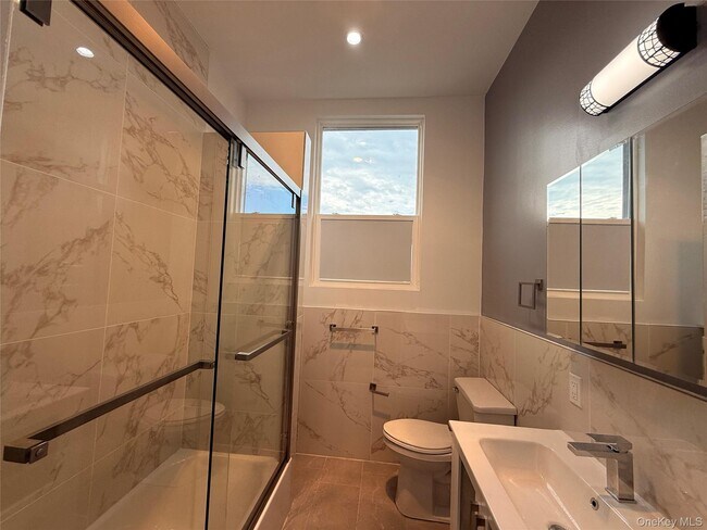 Building Photo - 222 Primrose Ave