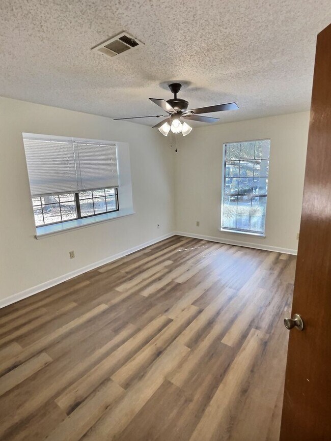 Building Photo - 9216 Pointe Aux Chenes Rd