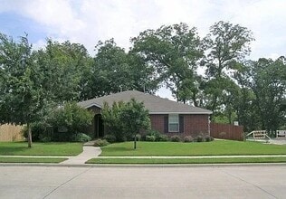 Building Photo - 12204 Half Hitch Trail