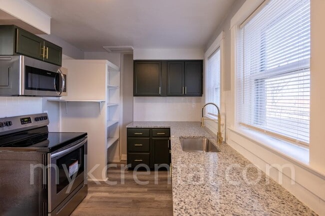 Building Photo - 17 S 17th St