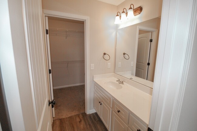 Building Photo - 420 Andover Dr