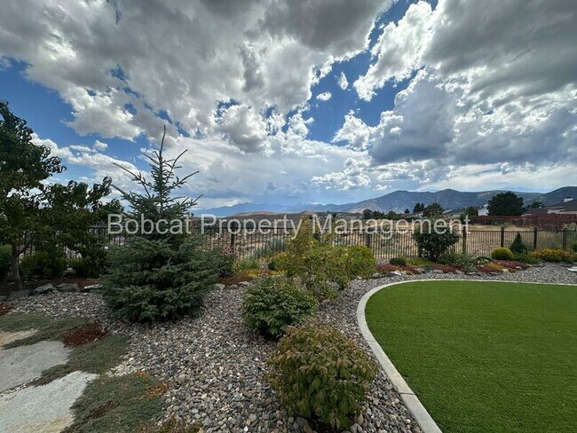 Building Photo - 877 Vista Park Dr