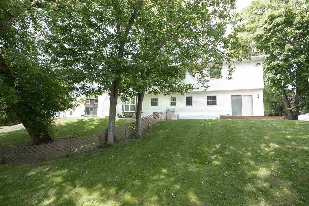 Back Yard - 1140 S Bluemound Dr