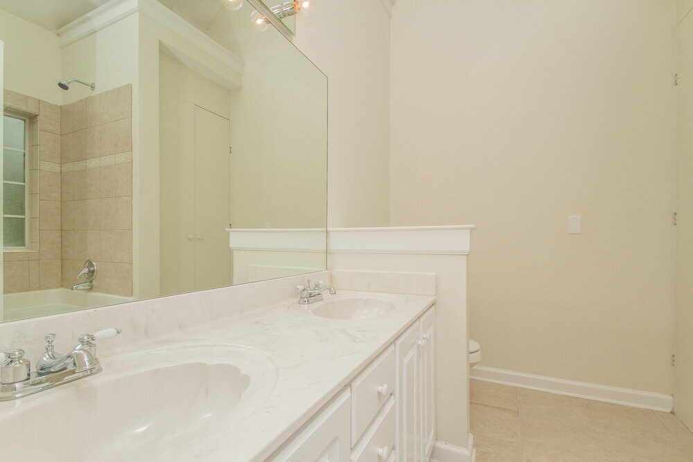 Building Photo - 1801 Devon Dr