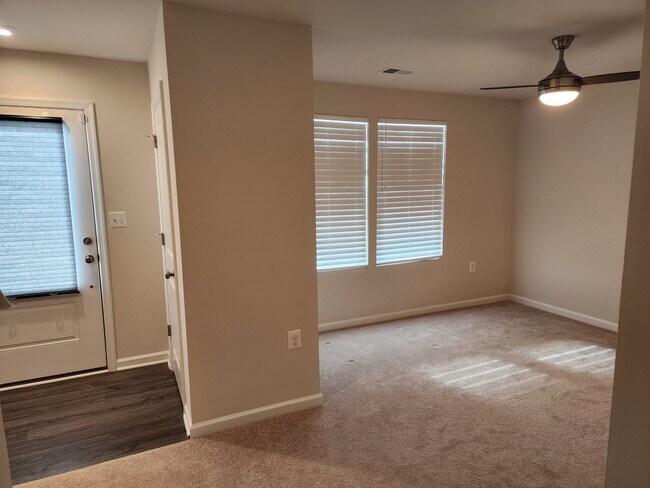 Building Photo - 183 Presidents Pointe Ave